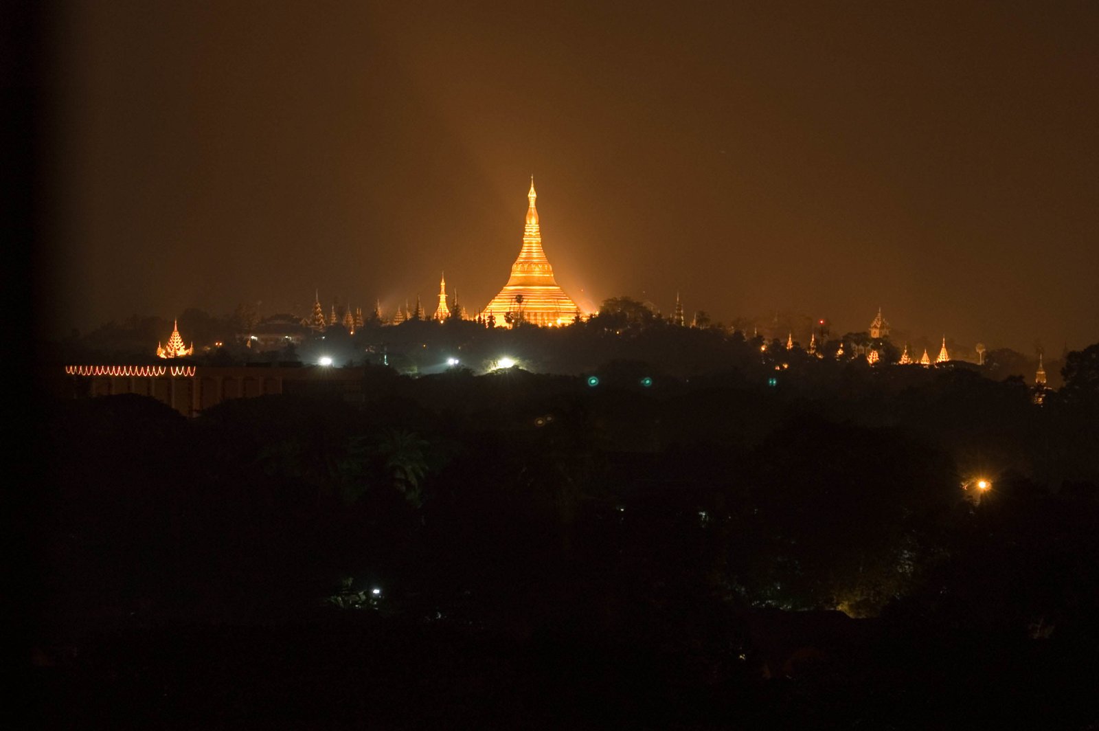 shewdagon pagoda stupa