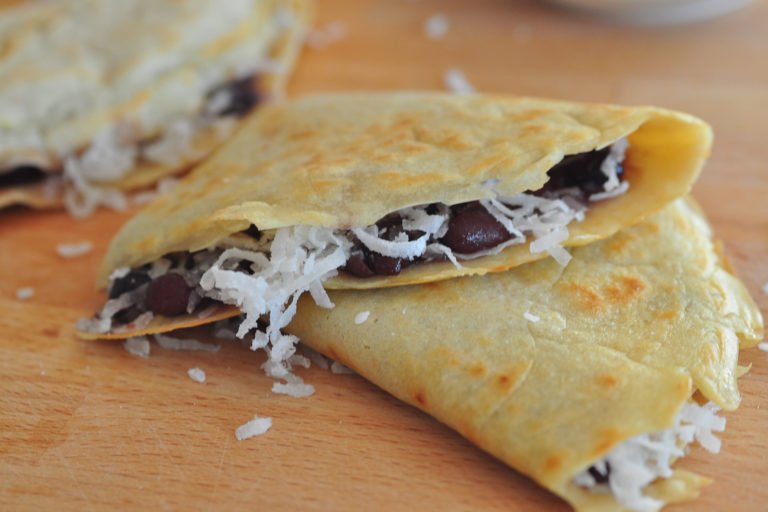 folded pancake with red beans & coconut | kauk mote