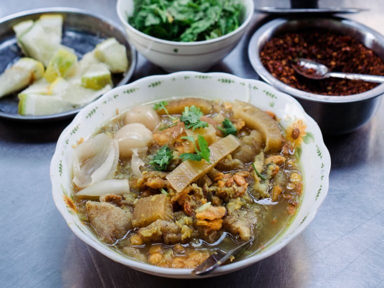 mohinga: burmese fish noodle soup